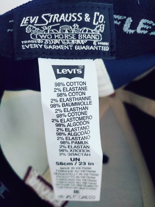 Чоловіча кепка Levi's