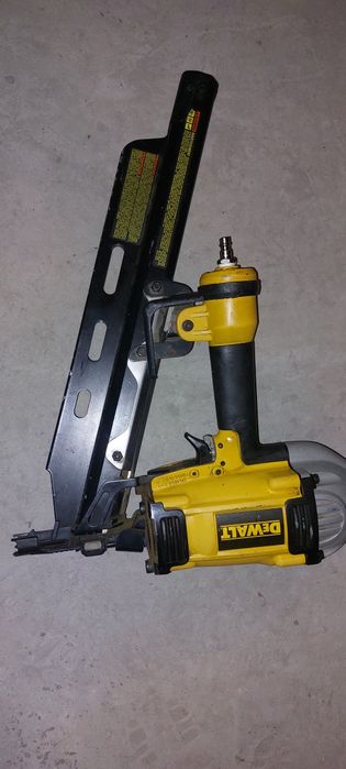 Цвяхозабивач. Dewalt.Пневмопістолет для цвяхів 50-90 Каркасний пневмоп