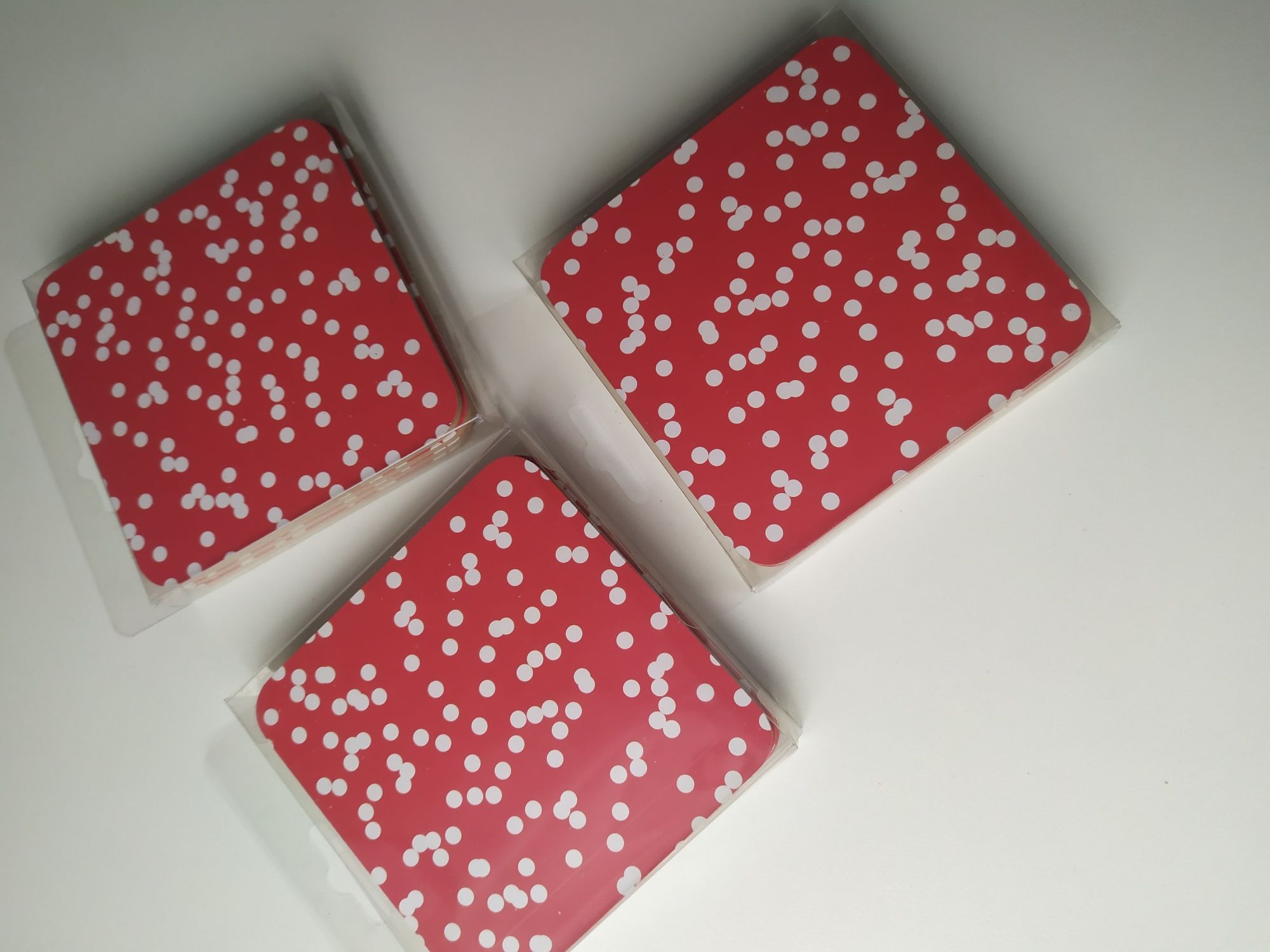 Podkładki filcowe pod szklankę 4 sztuki 10cmx10cm nowe 

Cena za sztuk