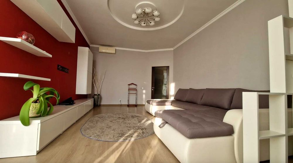 ПРОДАМ простору 2-кімнатну квартиру в ЖК " Сім самураїв" на Слобідці