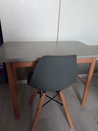 Krzesełko ze stolikiem dla przedszkolaka