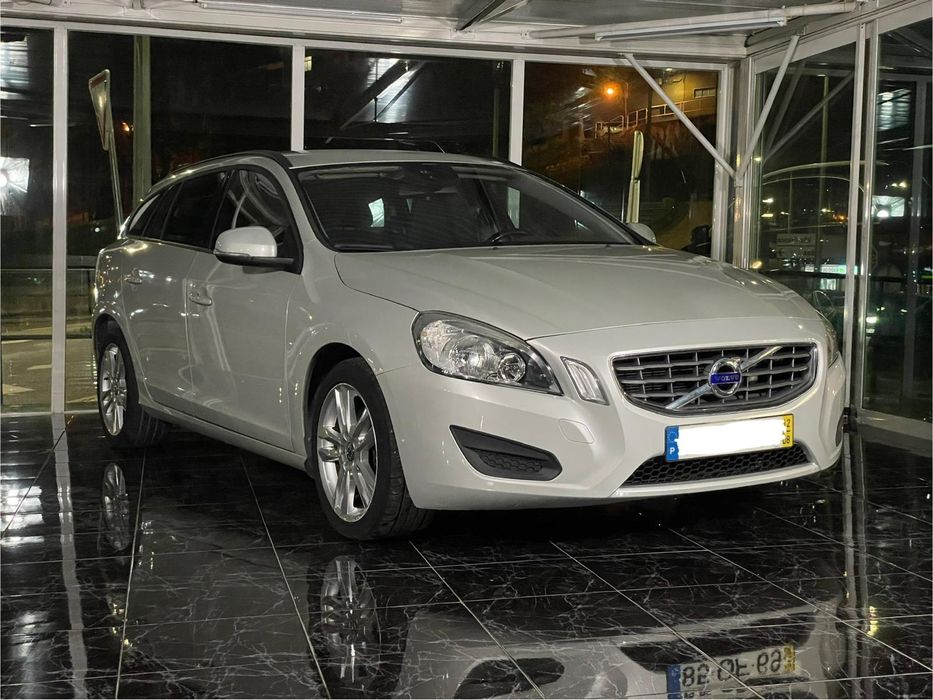 Volvo V60 D2 MOMENTUM