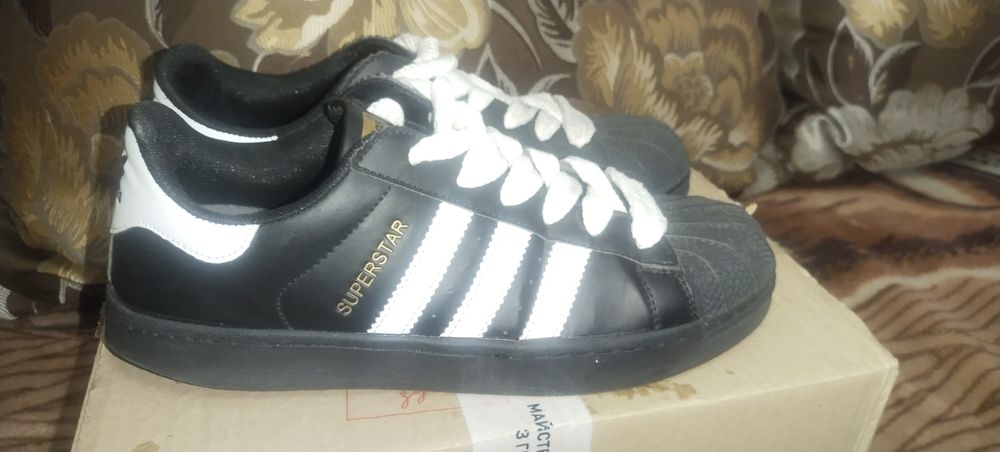 Продам Adidas Superstar 43-44