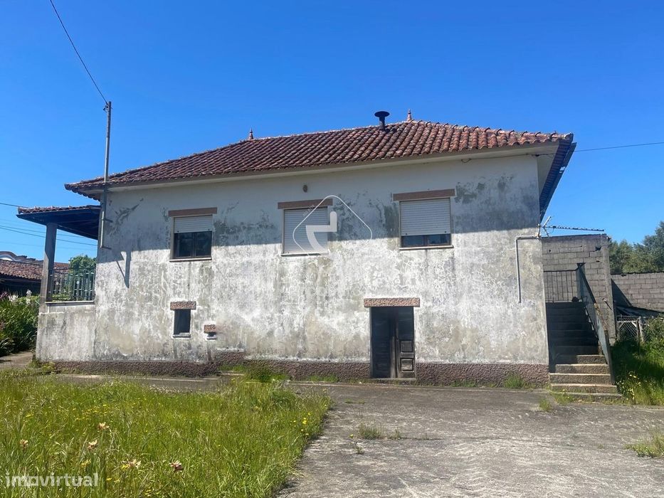 Moradia T2 com anexos em pedra, em Vitorino das Donas - Ponte de Lima