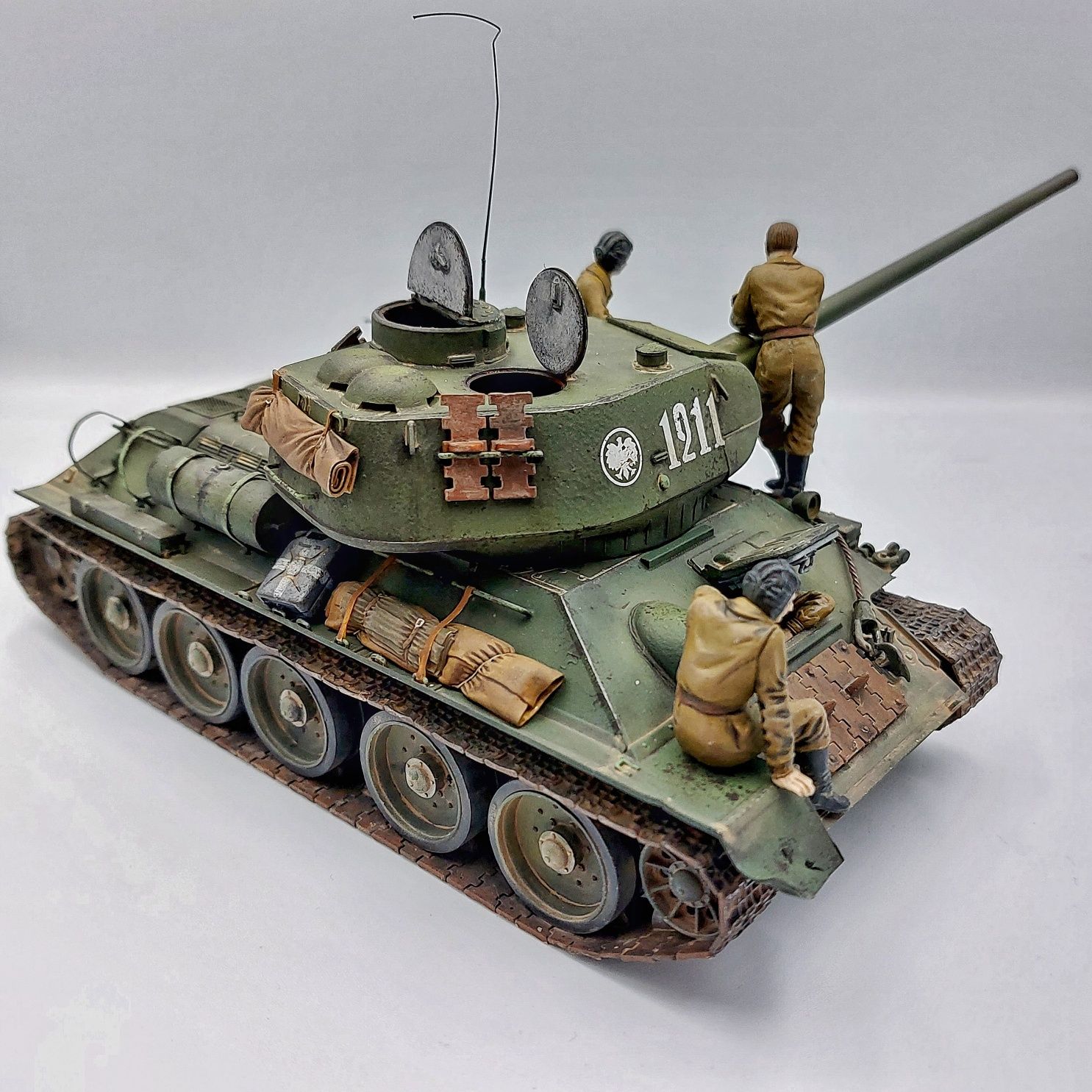 T-34/85 Model 1944 No.174 Factory 1/35