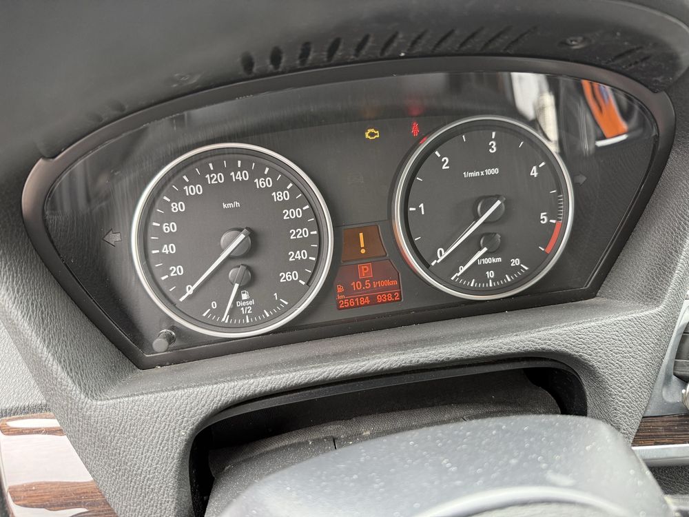 BMW X5 3,0 Diesel ,Bezwypadkowy,255tys.km,Na haku Przyczepa 3500 kg.