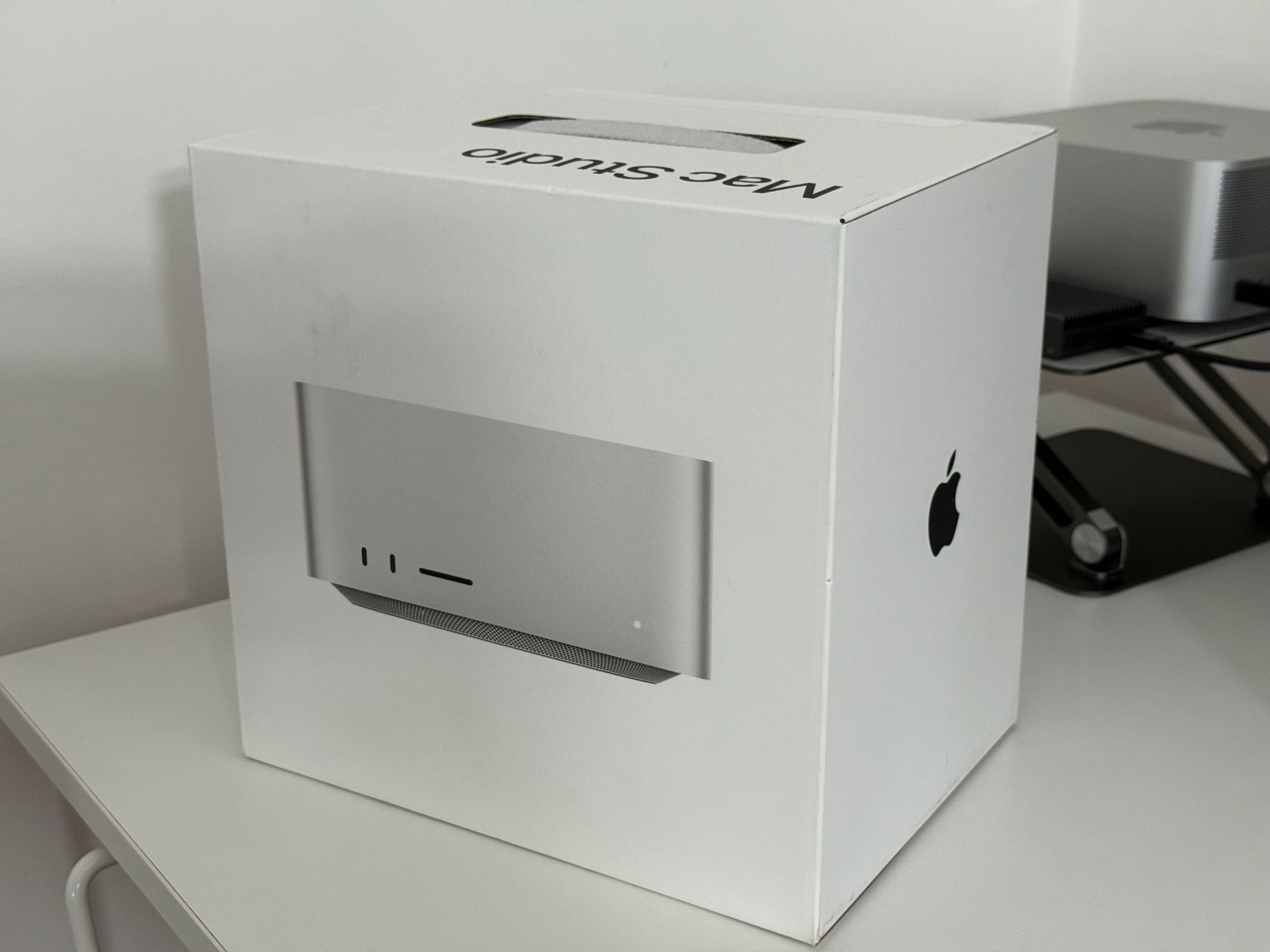 Mac Studio M2 MAX / 32GB / 512GB / CPU12 / GPU30 - Garantia até 1/2028