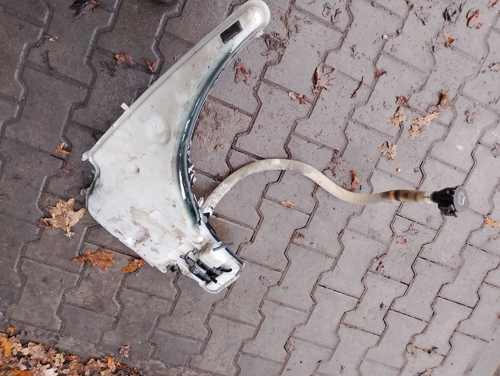 Zbiorniczek spryskiwaczy BMW e87