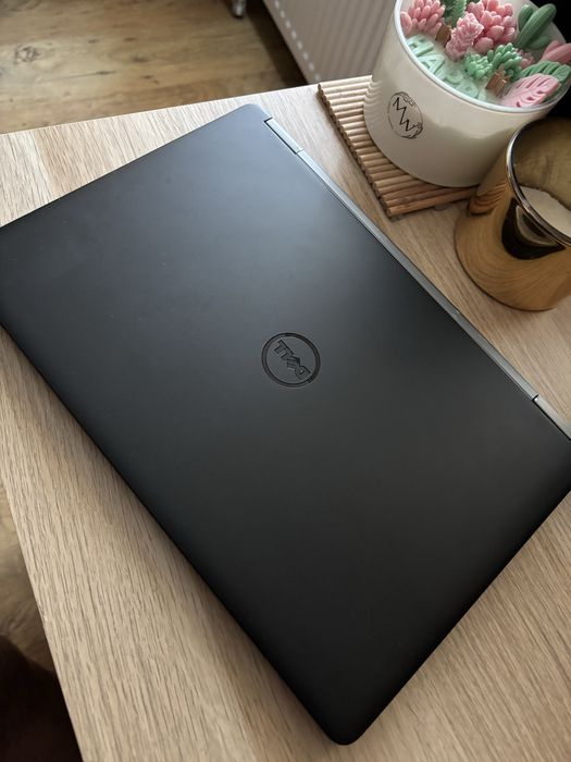 Dell latitude e7470 | i7 | 16gb RAM | 256gb ssd | win 10 PRO