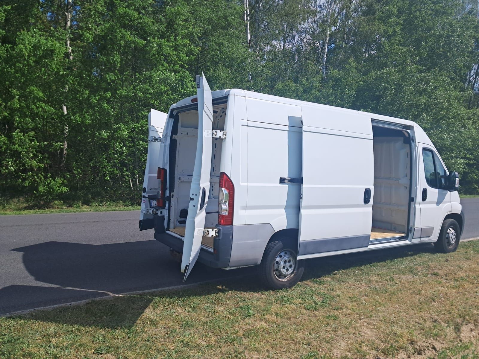 Przeprowadzki, przewóz rzeczy wielkogabarytowych itp.