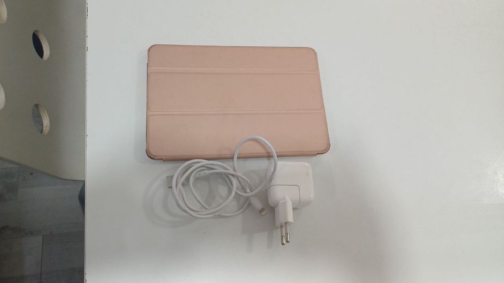 Mini Ipad com capa e carregador