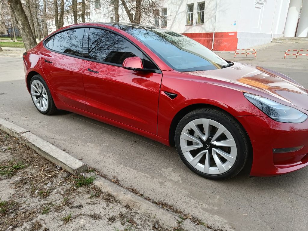 Tesla model 3 2022 рестайлінг