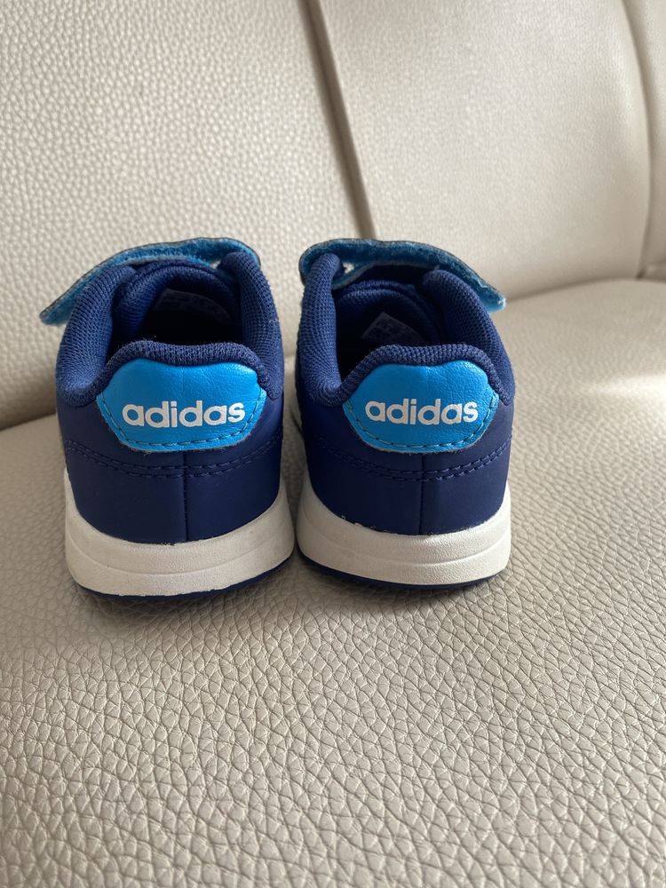 Кросівки дитячі Adidas 23 розмір
