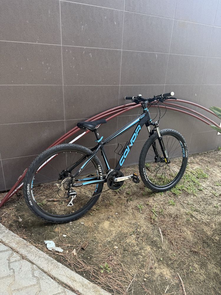 Bicicleta de cidade e terreno