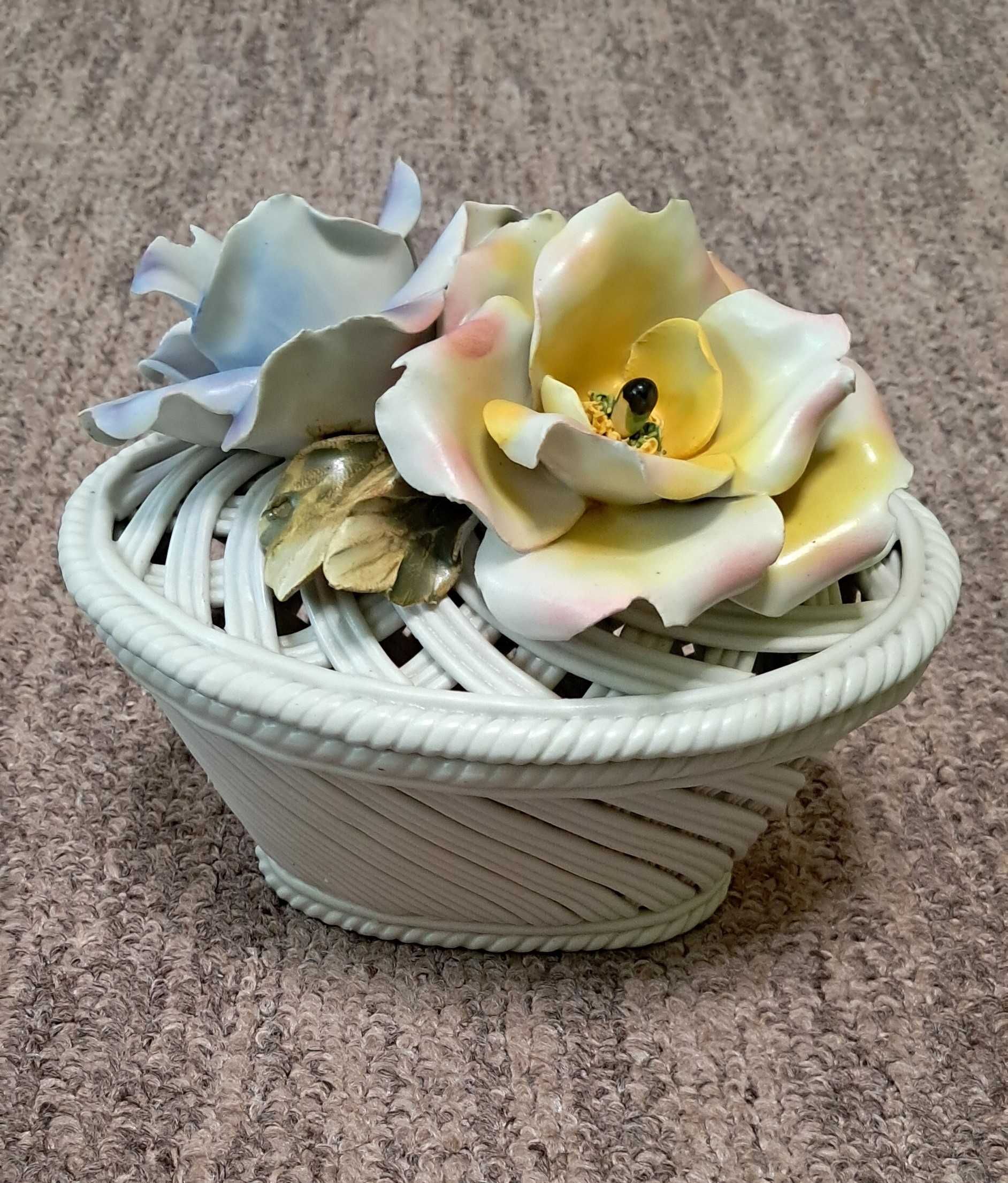 Szkatułka Bombonierka Miska porcelana Nuova Capodimonte Włochy