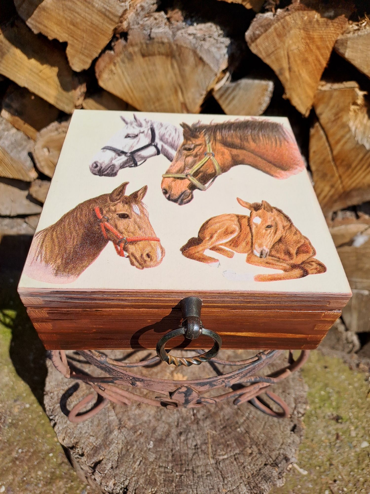 Pudełko drewniane szkatułka na biżuterię pamiątki prezenty Koni