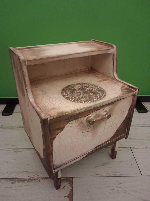 Szafka nocna w stylu vintage