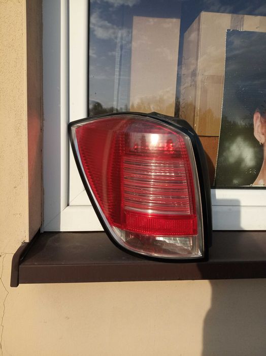 Opel Astra H 3 KOMBI lampa prawy tył L.T. oryginał