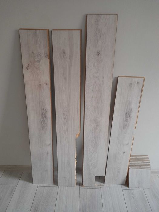 Szare panele podłogowe z demontażu