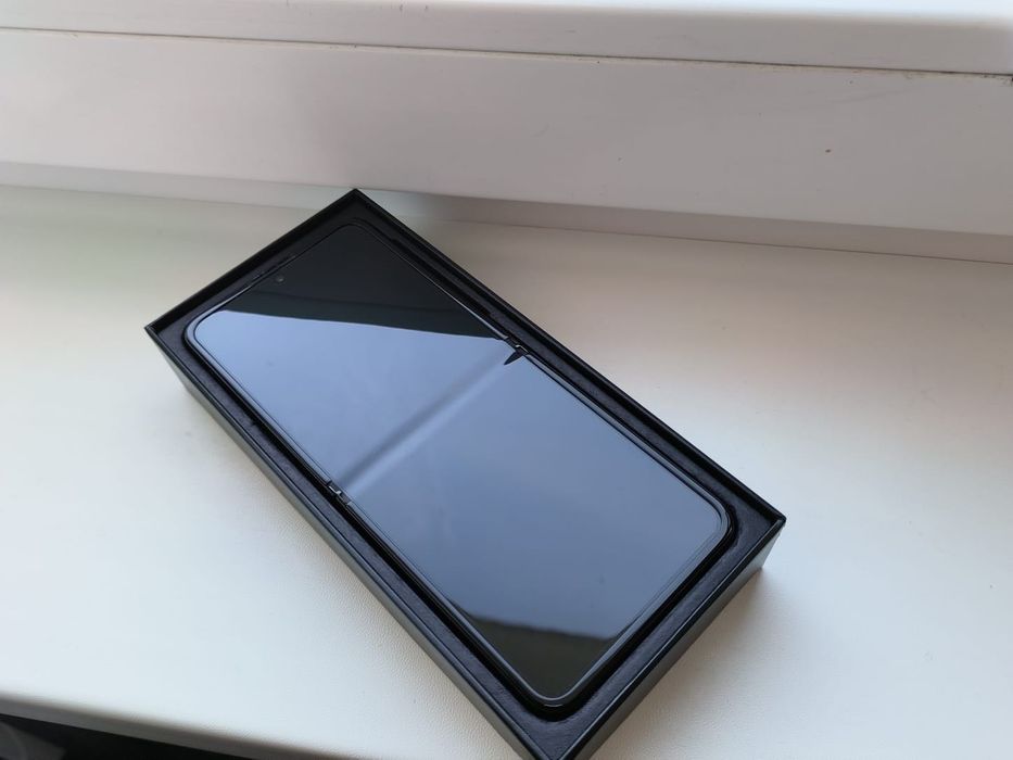 Perfekcyjny Samsung Galaxy Z Flip 3 128 Gb SM-F711B Czarny Nowa folia!