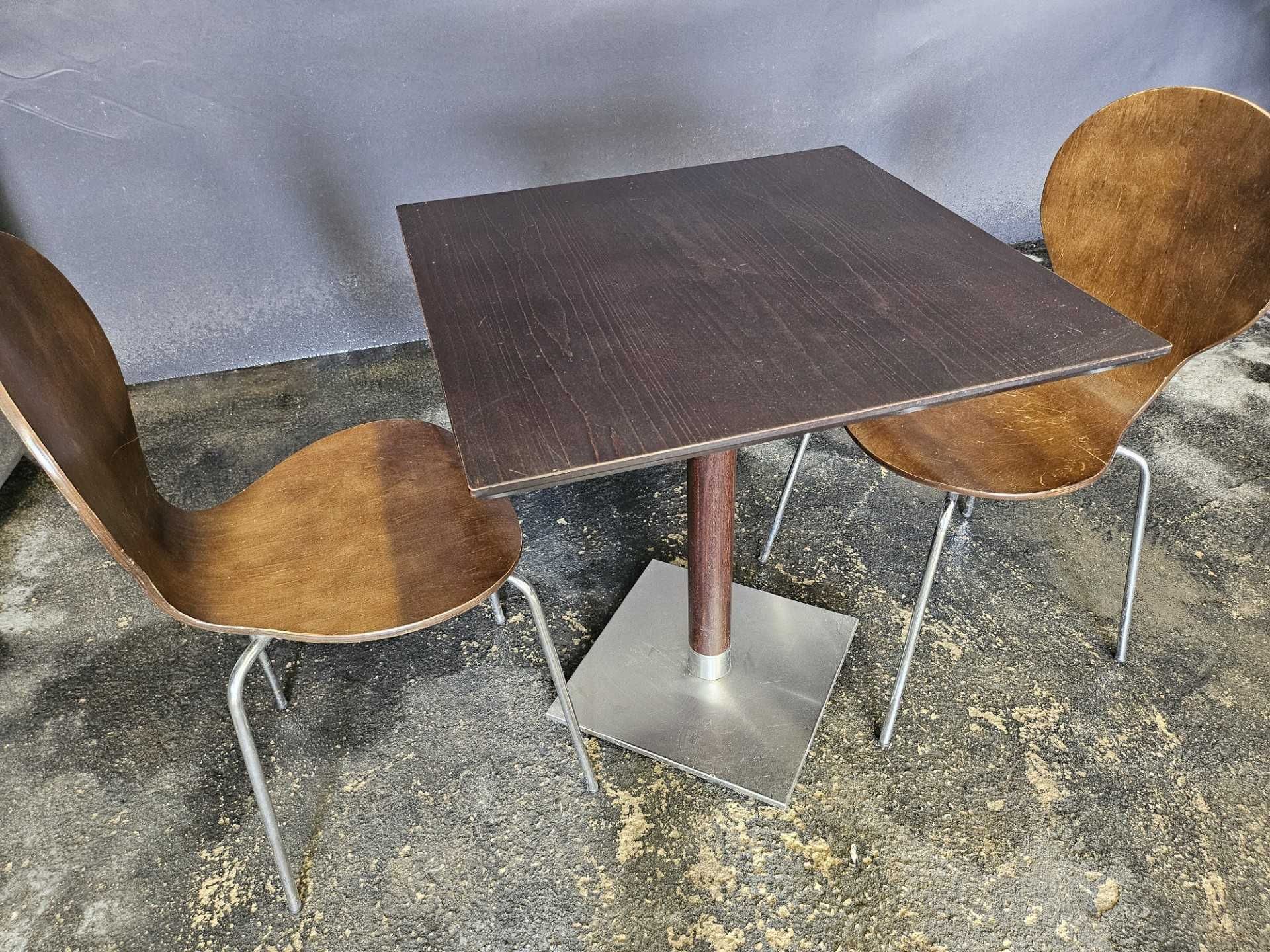 Conjunto mesa e cadeiras para café/restaurante