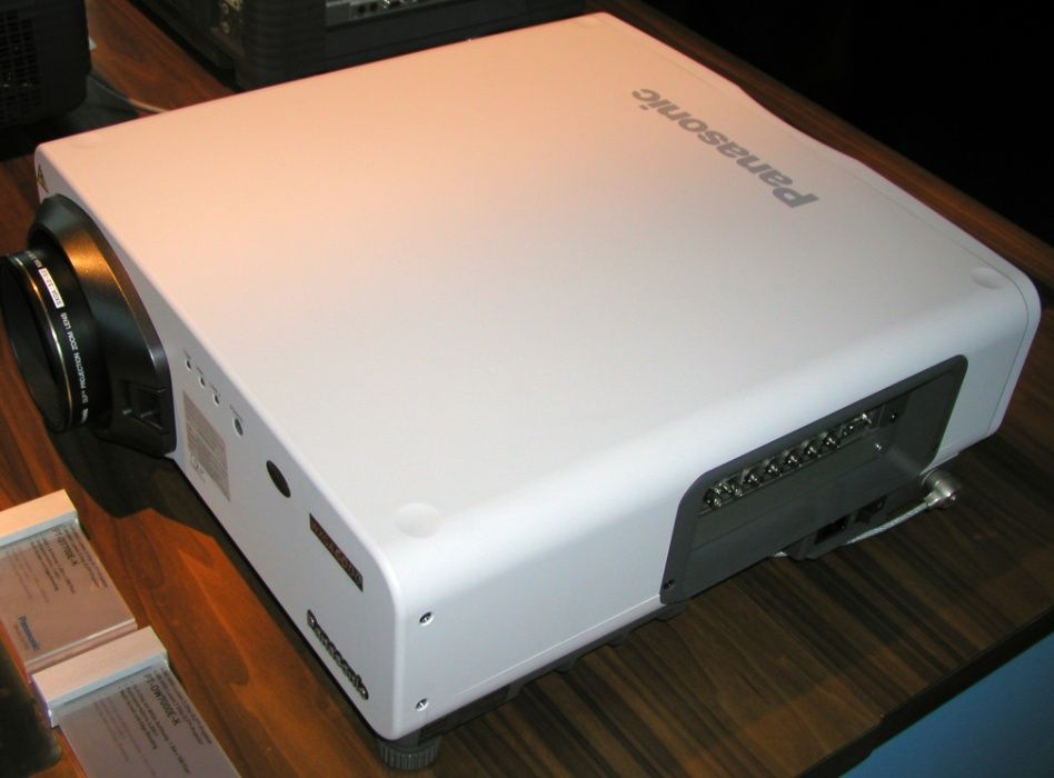 Мультимедийный проектор Panasonic WXGA 6000 (PT-DW7000E)