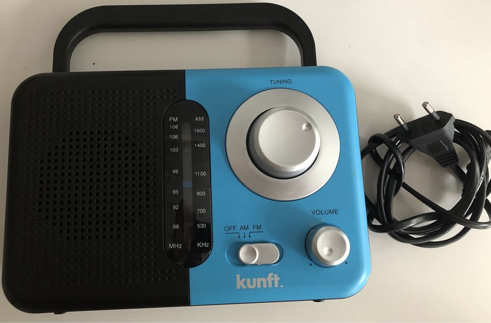 Rádio portátil Kunft quase novo