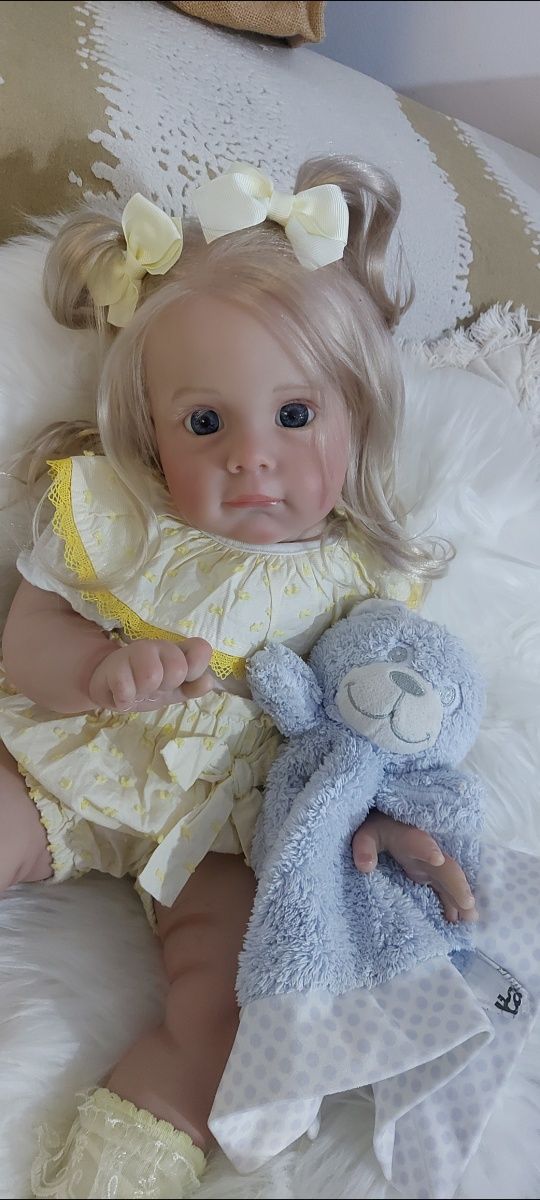 Bebe Reborn realista menina 60 cm cabelo loiro comprido