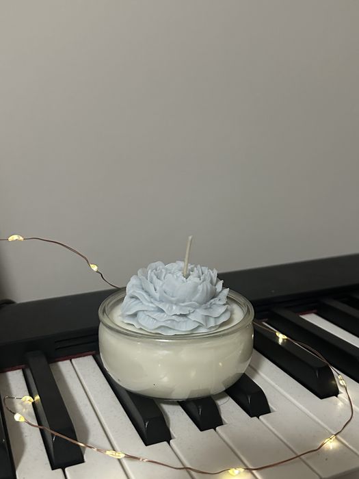 Elegancka sojowa świeca w szklanym naczyniu