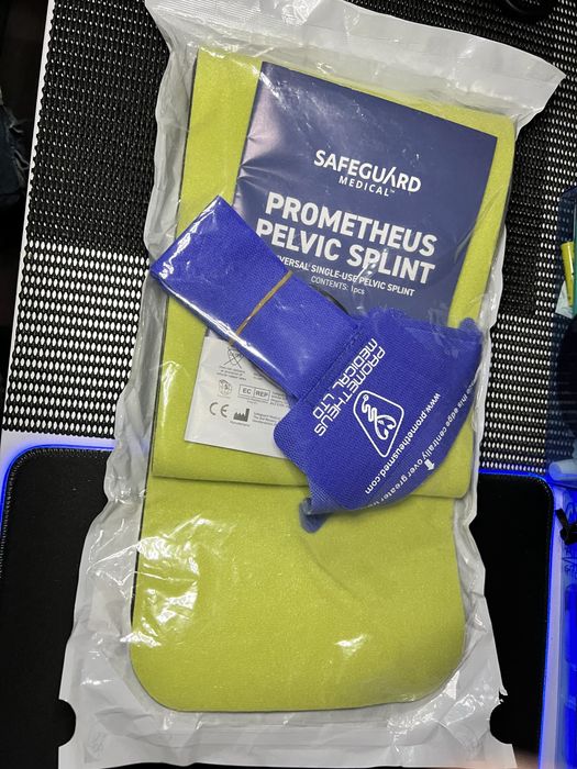 Продам все що на фото так мед та наплічники парамедика