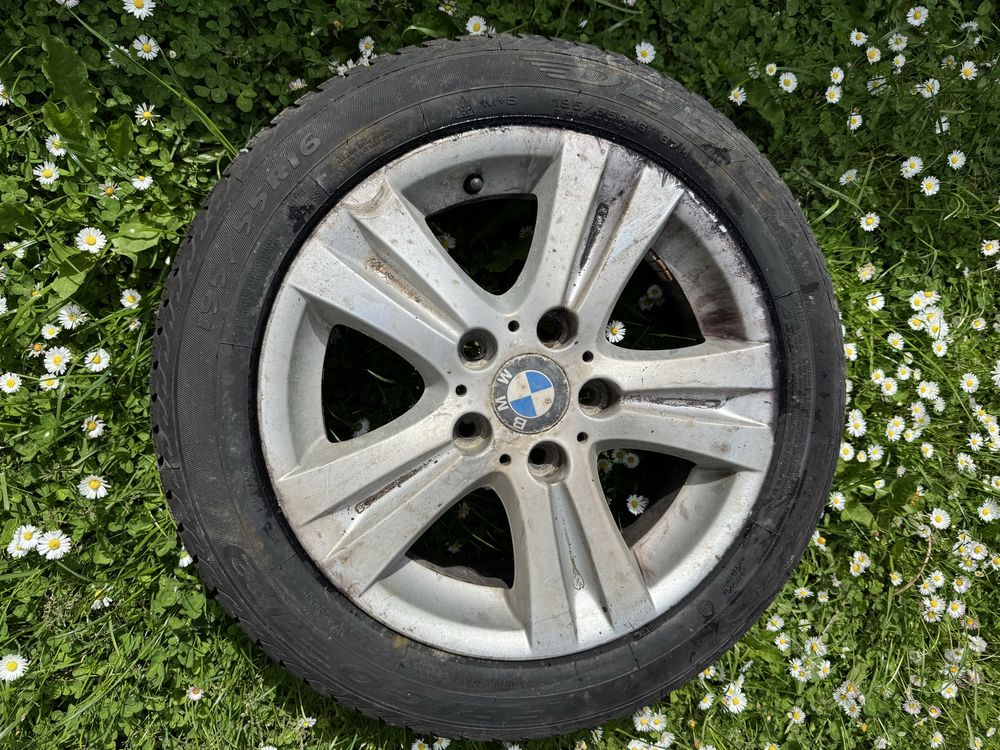 Dwie felgi bmw z oponami zimowymi 16