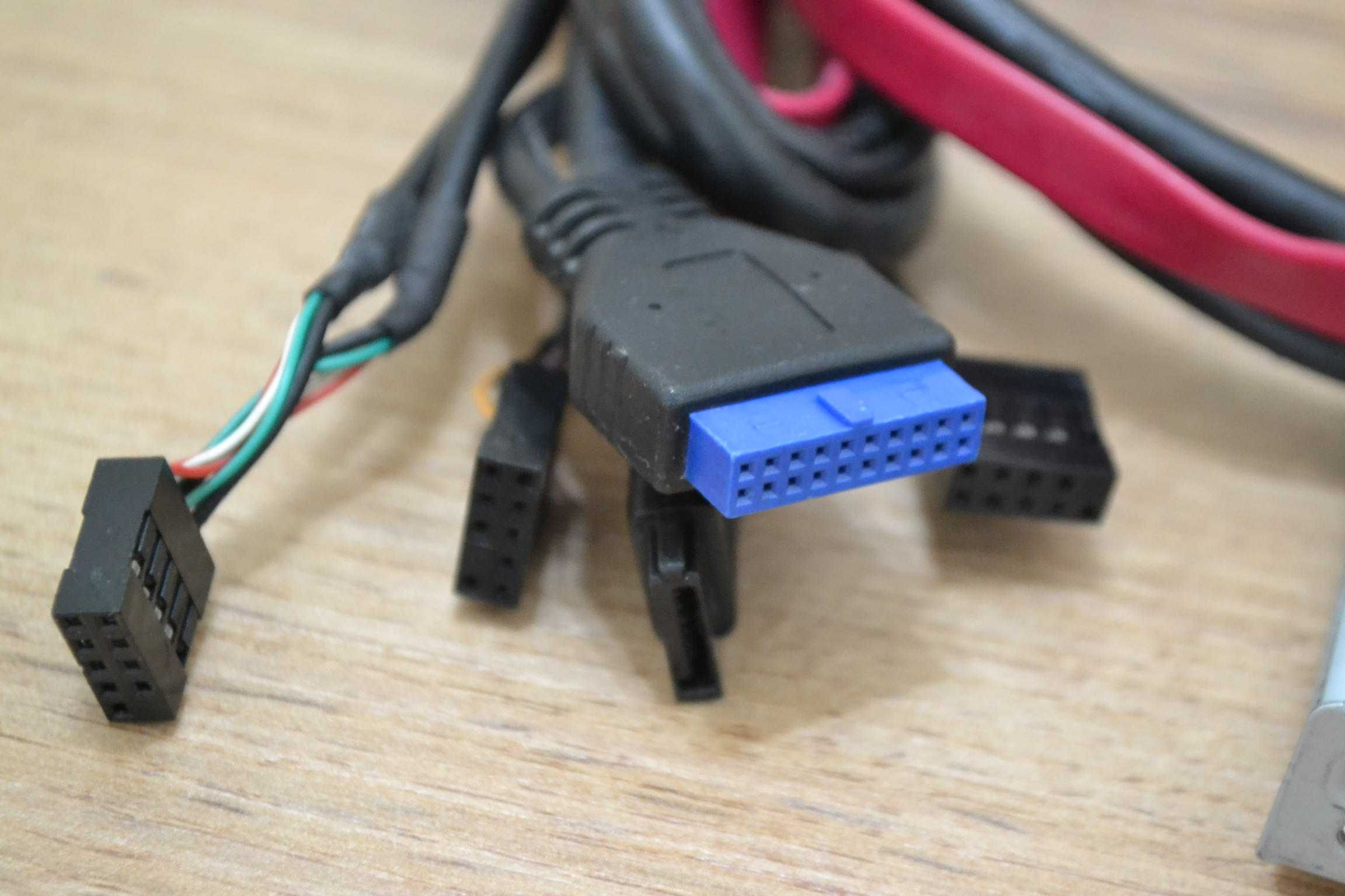 czytnik 3,5" kart pamięci wewnętrzny USB 3.0 i wejścia audio sprawny