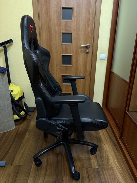 Ігровий компʼютерний стільчик