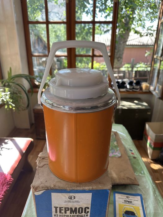 Продам термос НОВЫЙ нержавейка 3 л.
