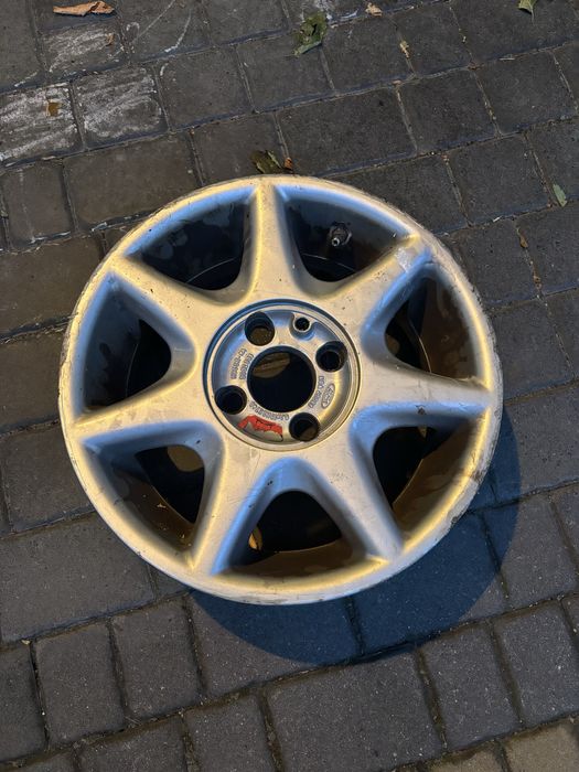 Sprzedam komplet 4 felg aluminiowych 4x108 15 cali Ford