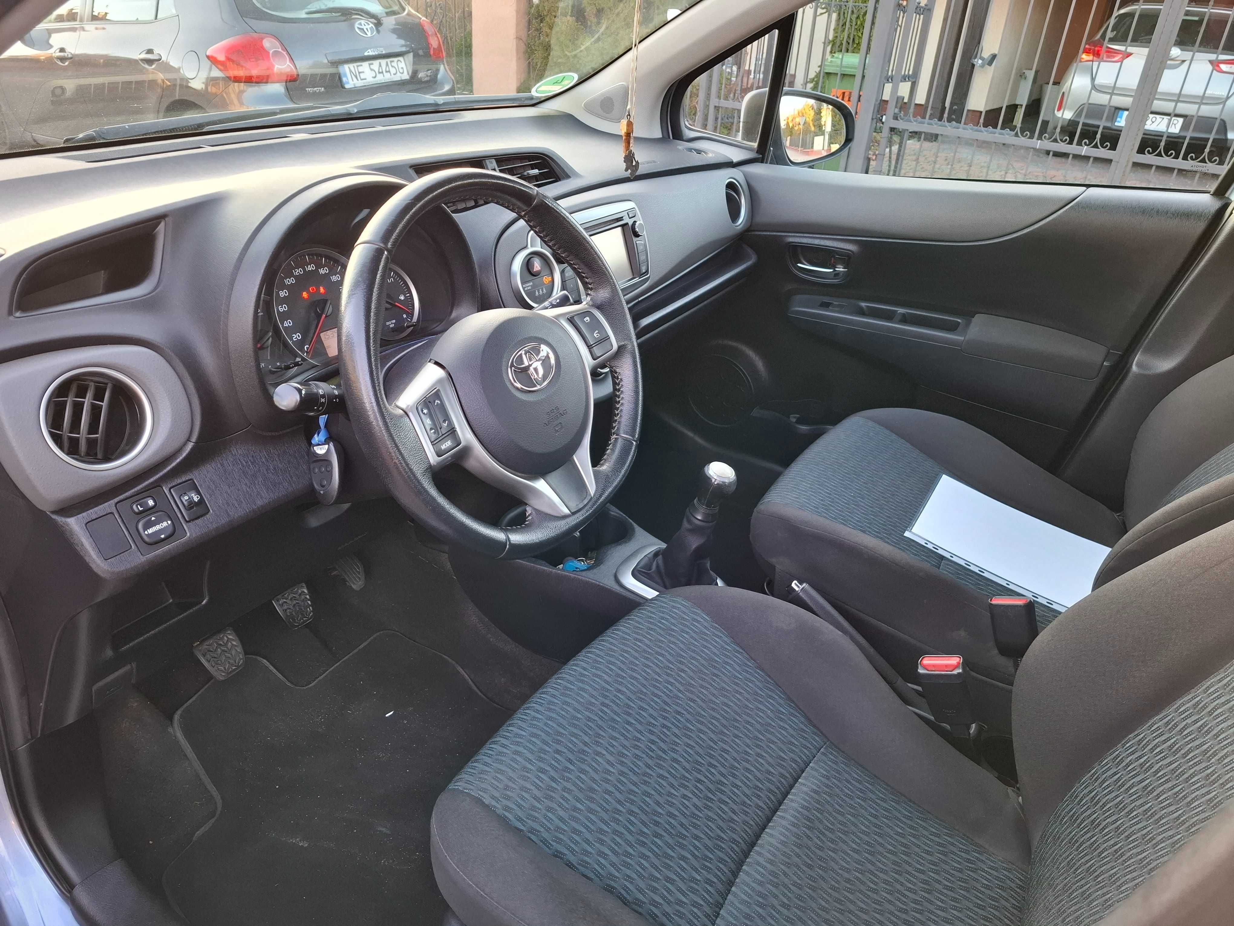 Toyota Yaris 1.0vvti 69km klima kamera hak full servis Aso Toyota