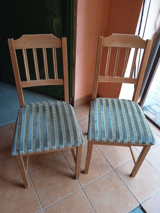 Drewniane krzesło vintage na sprężynach