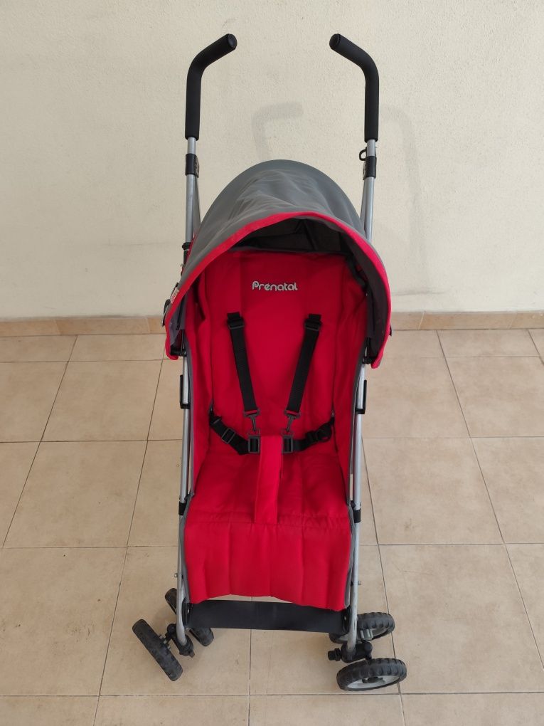 Carrinho de bebé prénatal reclinável.
