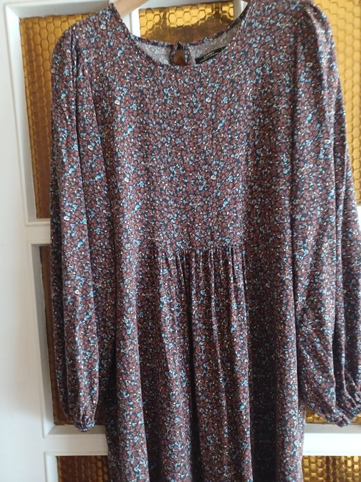 Sprzedam sukienkę z dlugim rękawem