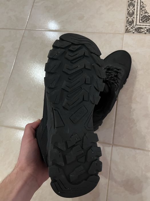 Продам зимові чоловічі кросівки