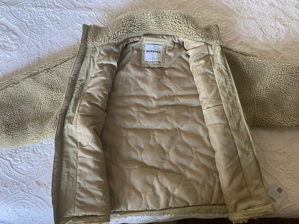 Casaco quente pelo Bershka NOVO com etiqueta tamanho M