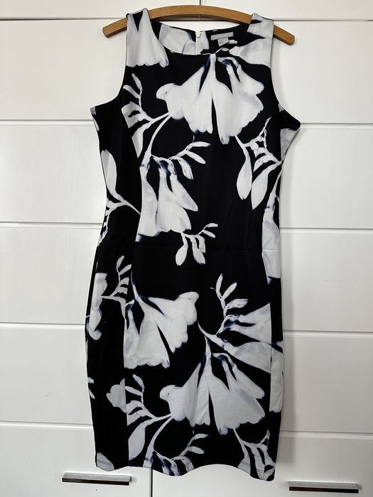 Granatowa sukienka w duże białe kwiaty rozmiar M H&M