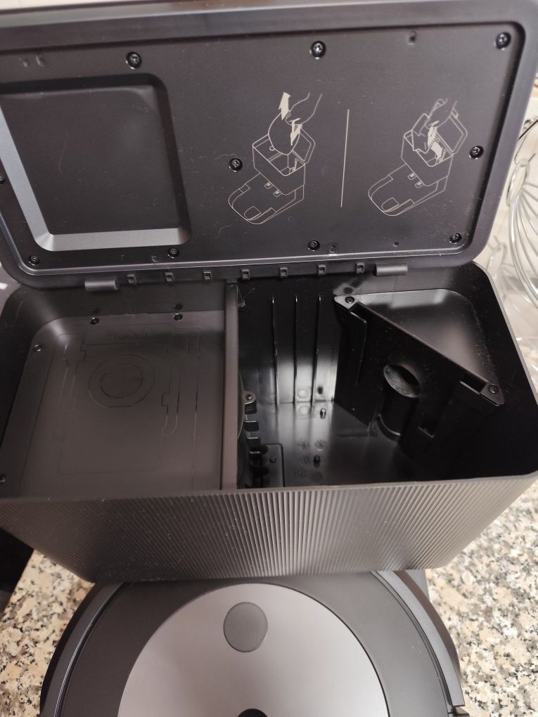 Aspirador robot IROBOT Roomba Combo J5+ MAX (2-em-1 - Grafite)