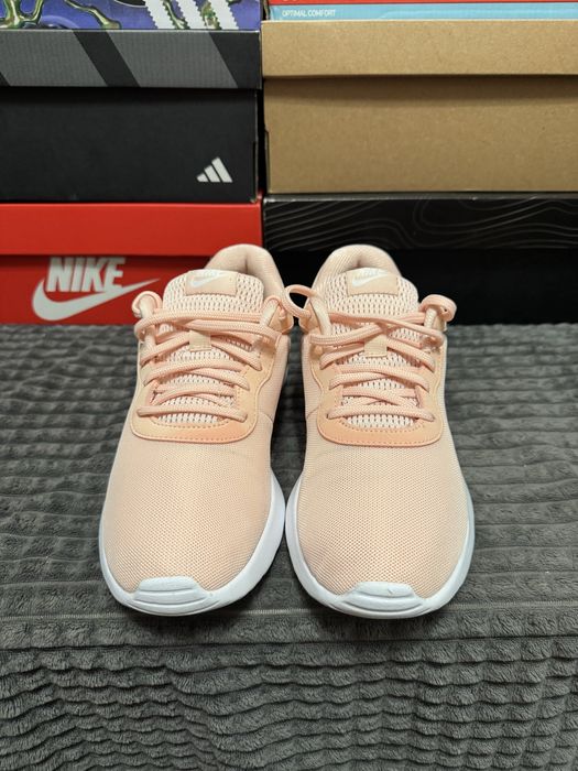 Жіночі кросівки Nike Wmns Tanjun 39(25см) оригінал