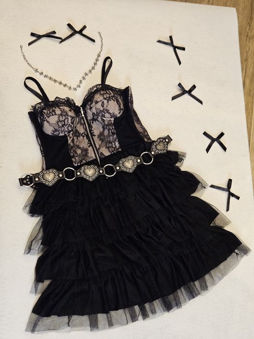 Sukienka Fishbone M – koronkowa, gotycka, w stylu emo.