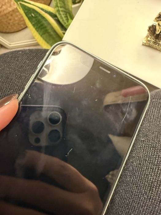 iPhone 11 Branco 64GB + Capas Grátis - Funcional, com Marcas de Uso