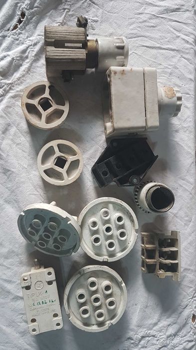 stare korki ceramiczne i urządzenia elektryczne prl vintage
