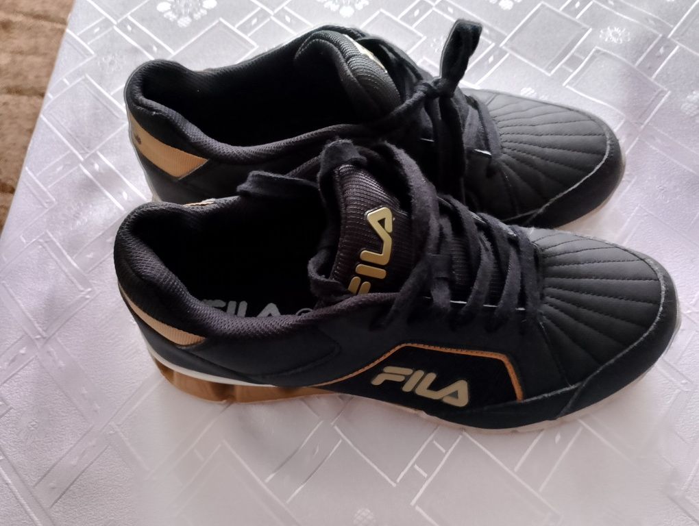 Buty sportowe uniwersalne Fila rozmiar 41 wkładka 26