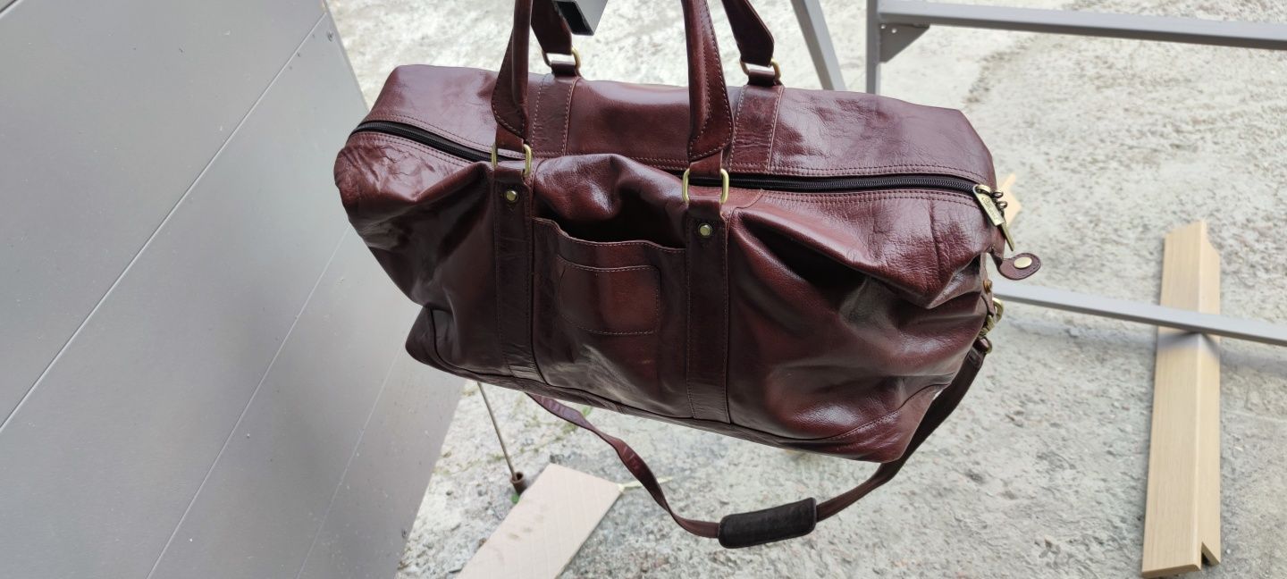 Продам кожаную итальянскую дорожную сумку