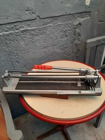 Máquina de cortar azulejos e tijoleiras